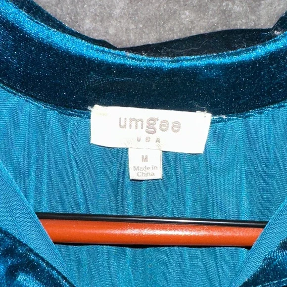 Umgee Teal Velvet Blouse - Picture 2 of 4